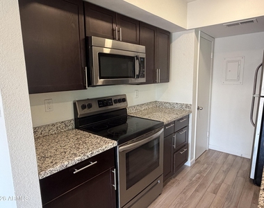730 E Eugie Avenue - Photo Thumbnail 3
