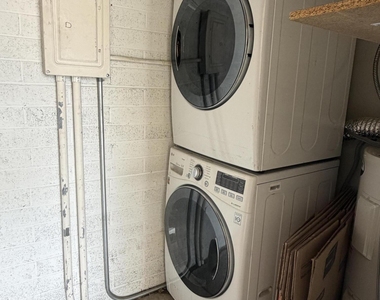 730 E Eugie Avenue - Photo Thumbnail 9