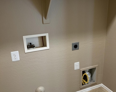 2381 N Monticello Drive - Photo Thumbnail 8