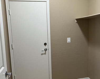 2381 N Monticello Drive - Photo Thumbnail 7