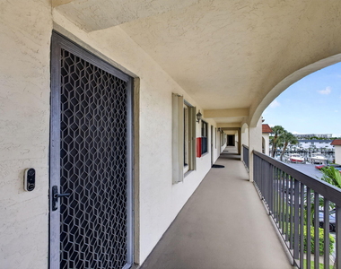 313 Lake Circle - Photo Thumbnail 34