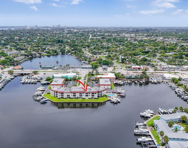 313 Lake Circle - Photo Thumbnail 30