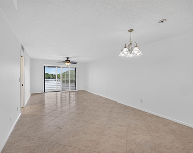 313 Lake Circle - Photo Thumbnail 15