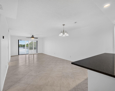 313 Lake Circle - Photo Thumbnail 11