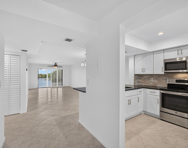 313 Lake Circle - Photo Thumbnail 6