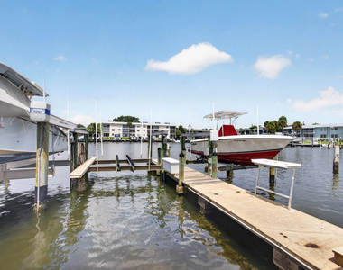 313 Lake Circle - Photo Thumbnail 27