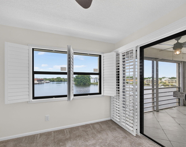313 Lake Circle - Photo Thumbnail 18