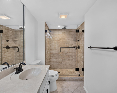 313 Lake Circle - Photo Thumbnail 20