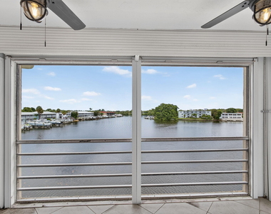 313 Lake Circle - Photo Thumbnail 24
