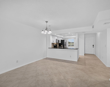 313 Lake Circle - Photo Thumbnail 16