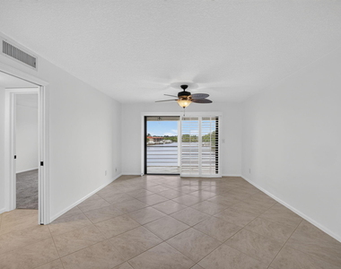 313 Lake Circle - Photo Thumbnail 17