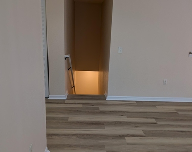 350 Crestwood Circle - Photo Thumbnail 24