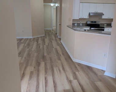 350 Crestwood Circle - Photo Thumbnail 11