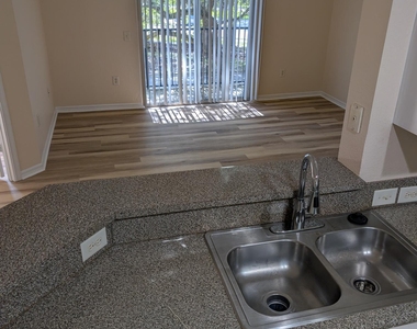 350 Crestwood Circle - Photo Thumbnail 8