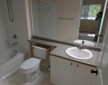 350 Crestwood Circle - Photo Thumbnail 15
