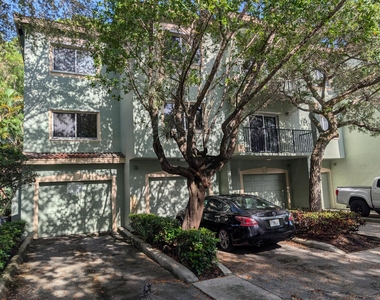 350 Crestwood Circle - Photo Thumbnail 6