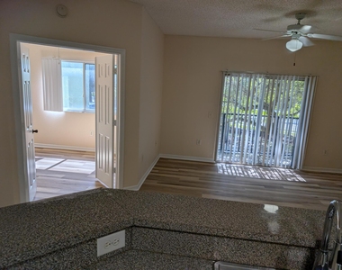 350 Crestwood Circle - Photo Thumbnail 7