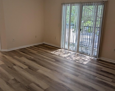 350 Crestwood Circle - Photo Thumbnail 20