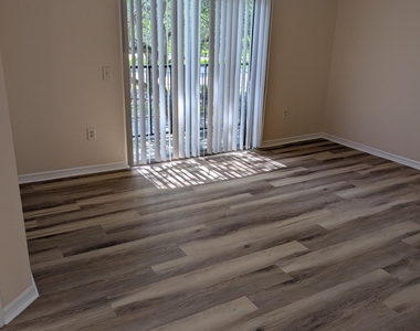 350 Crestwood Circle - Photo Thumbnail 23