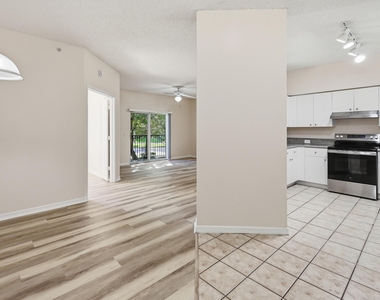 350 Crestwood Circle - Photo Thumbnail 3