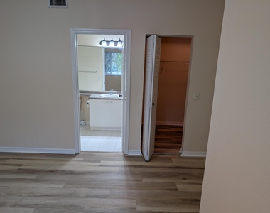 350 Crestwood Circle - Photo Thumbnail 13