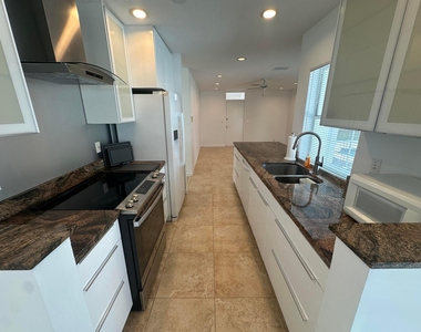11261 Nw 42nd Street - Photo Thumbnail 3