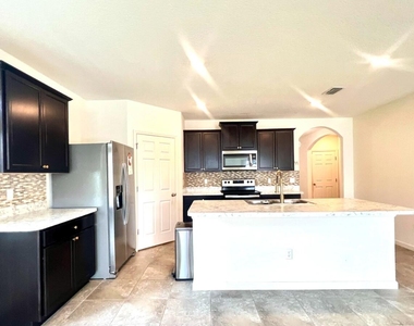341 Sw Ridgecrest Drive - Photo Thumbnail 4