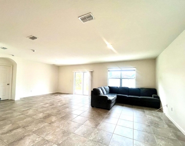 341 Sw Ridgecrest Drive - Photo Thumbnail 2