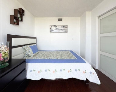 800 Parkview Drive - Photo Thumbnail 18