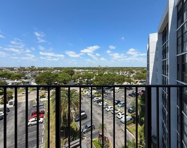 800 Parkview Drive - Photo Thumbnail 22