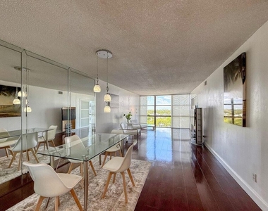 800 Parkview Drive - Photo Thumbnail 5