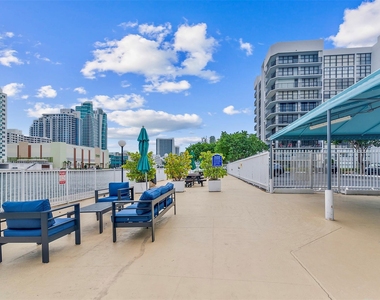 800 Parkview Drive - Photo Thumbnail 24