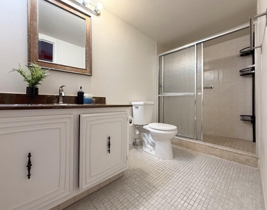 800 Parkview Drive - Photo Thumbnail 14