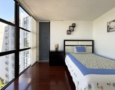 800 Parkview Drive - Photo Thumbnail 19
