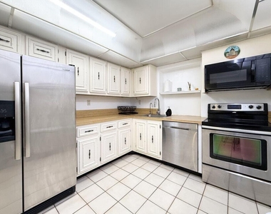 800 Parkview Drive - Photo Thumbnail 10