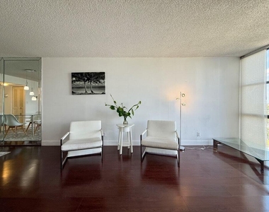 800 Parkview Drive - Photo Thumbnail 6