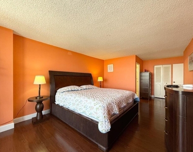 800 Parkview Drive - Photo Thumbnail 12