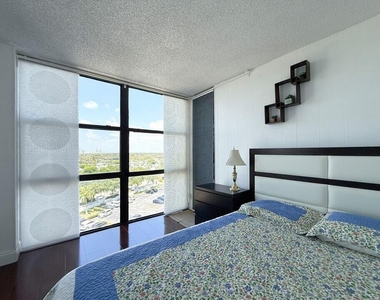 800 Parkview Drive - Photo Thumbnail 17