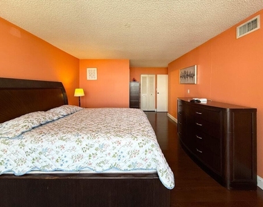 800 Parkview Drive - Photo Thumbnail 13
