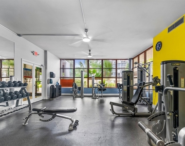 800 Parkview Drive - Photo Thumbnail 26