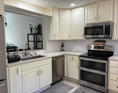7895 La Mirada Drive - Photo Thumbnail 14