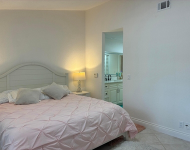7895 La Mirada Drive - Photo Thumbnail 6