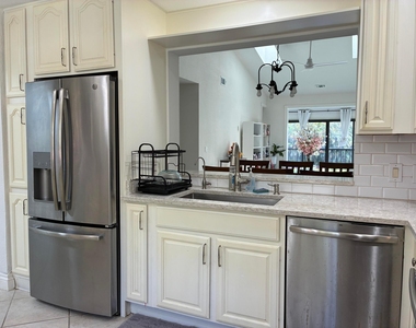 7895 La Mirada Drive - Photo Thumbnail 15