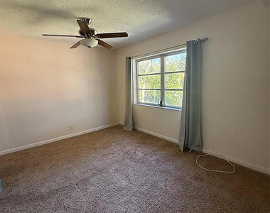 3007 Nw 68th Street - Photo Thumbnail 4