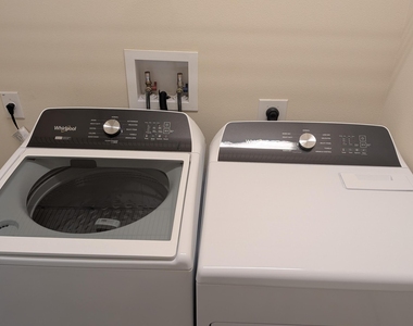 261 Midvale Terrace - Photo Thumbnail 9