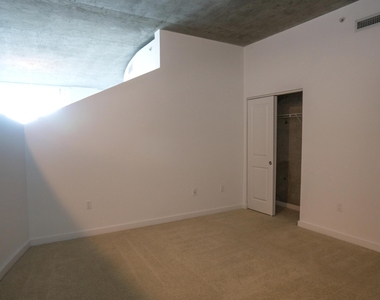 300 S Australian Avenue - Photo Thumbnail 4