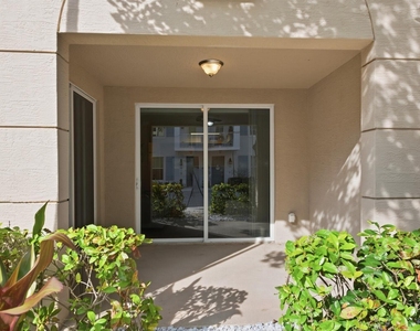 4 Renaissance Way - Photo Thumbnail 17