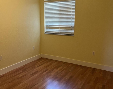 4113 Napoli Lake Drive - Photo Thumbnail 9