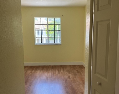 4113 Napoli Lake Drive - Photo Thumbnail 10