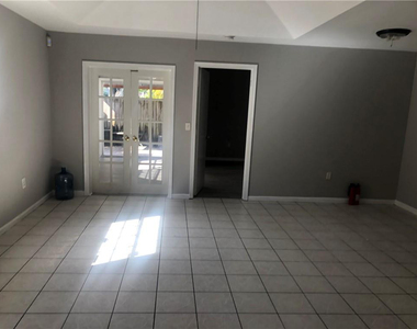 4109 Eastridge Circle - Photo Thumbnail 3